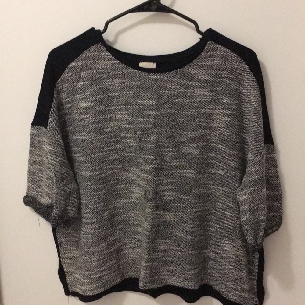 Short sleeve sweater